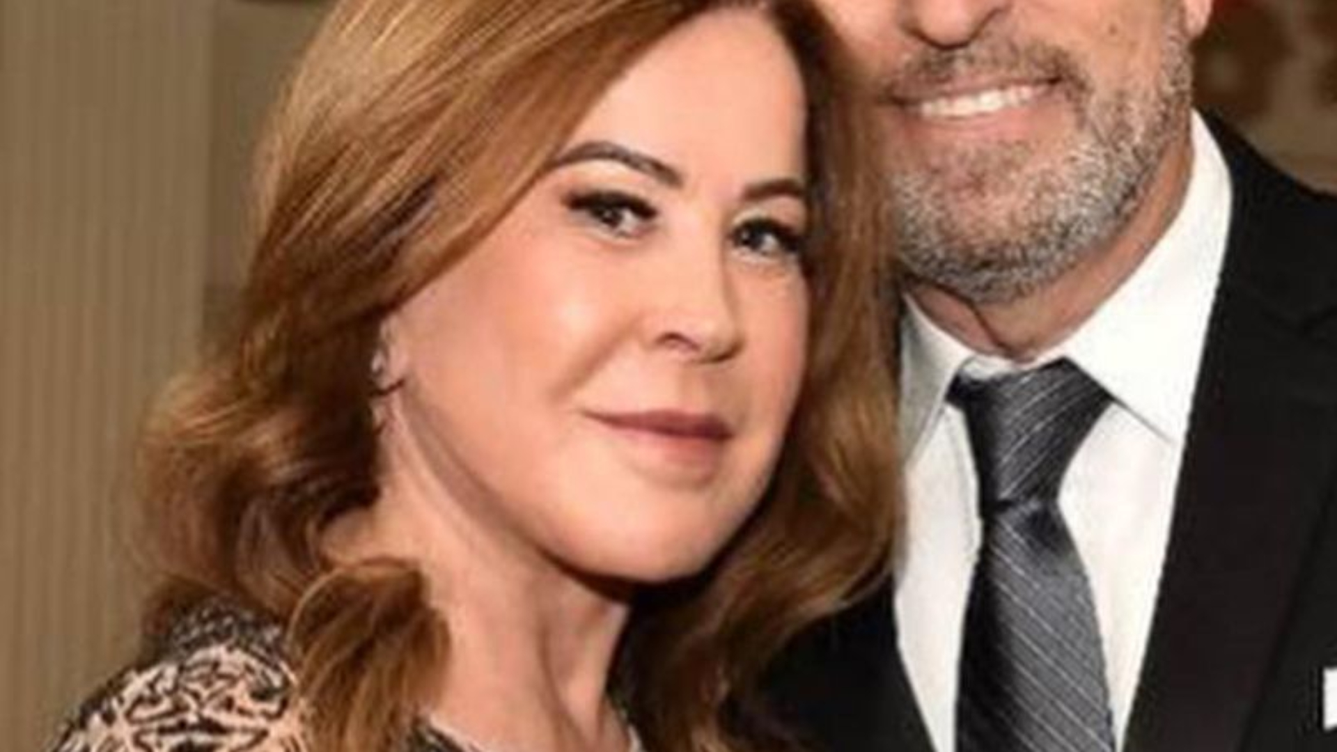 Zilu Camargo aposta em look chiquérrimo e publica foto rara com o namorado