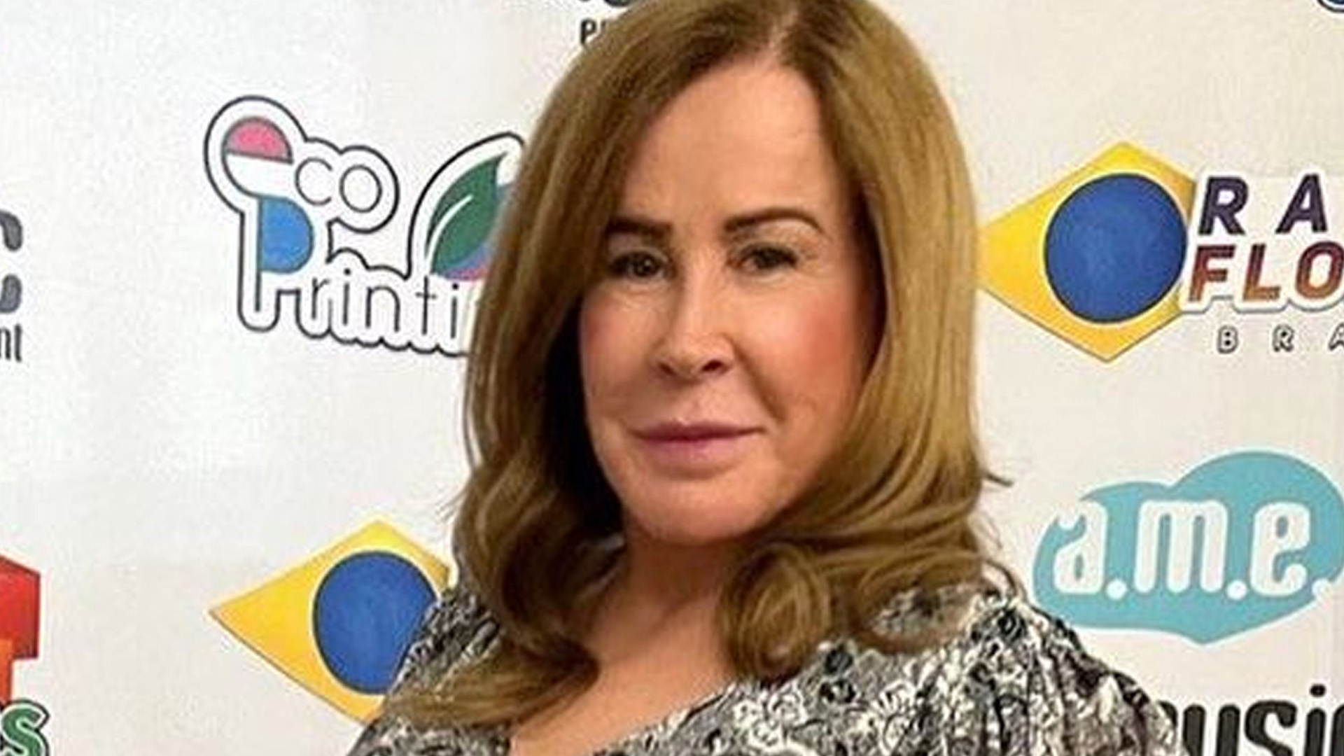 Zilu Camargo esbanja elegância com vestido fendado: “Espetáculo”
