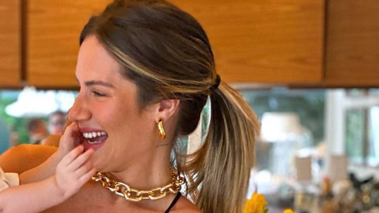 Filho caçula de Giovanna Ewbank para a internet ao surgir com sorrisão contagiante: “Vontade de apertar”