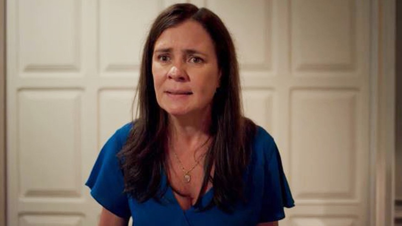 Amor de Mãe: Thelma quebra acordo com Álvaro após Camila sobreviver ao acidente