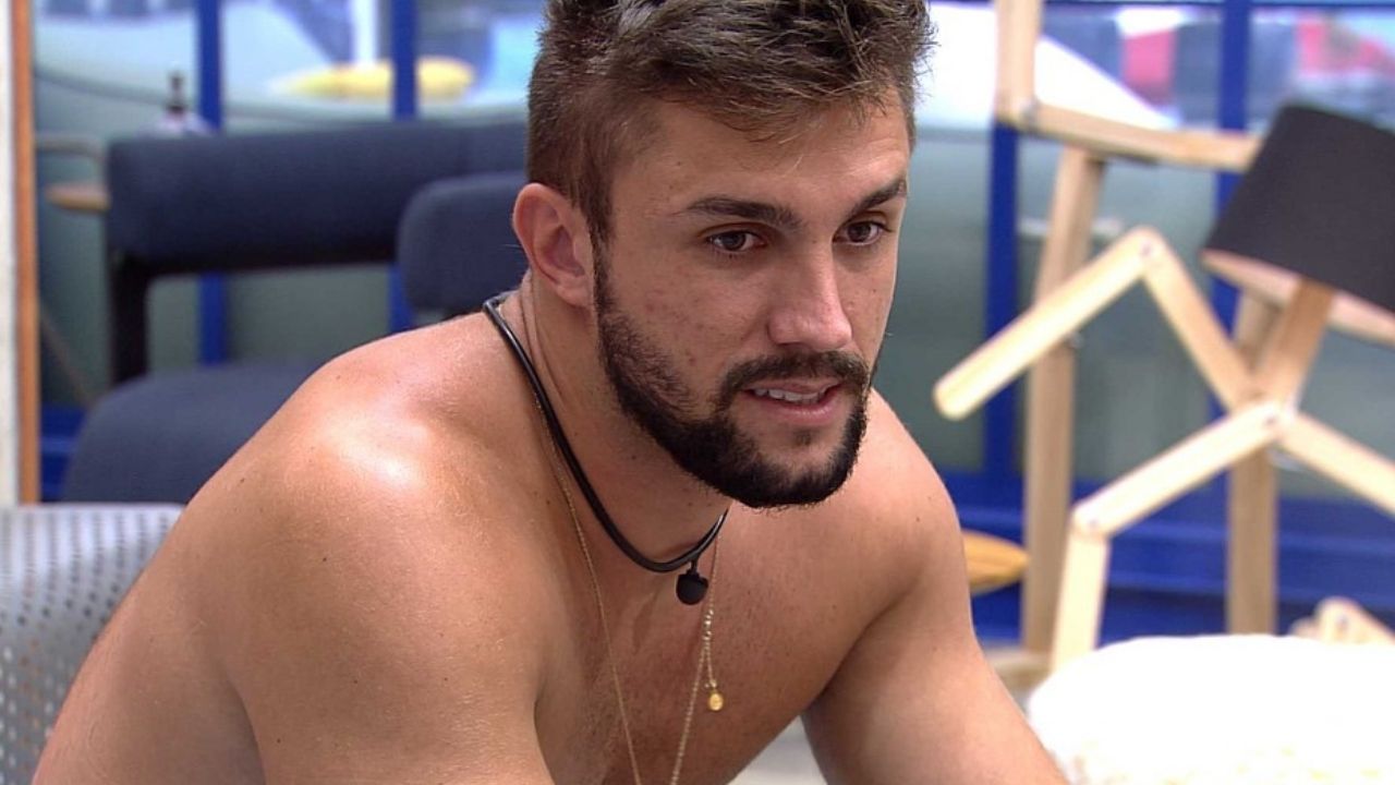 BBB21: Esperto, Arthur saca comportamento interesseiro de sister e faz alerta: “Aquilo ali é uma cobrinha”