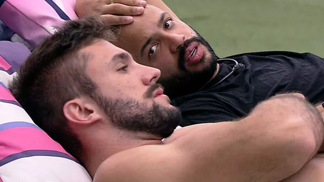 BBB21: Arthur conspira formação do paredão com Projota e dispara: “Botar o casalzinho”