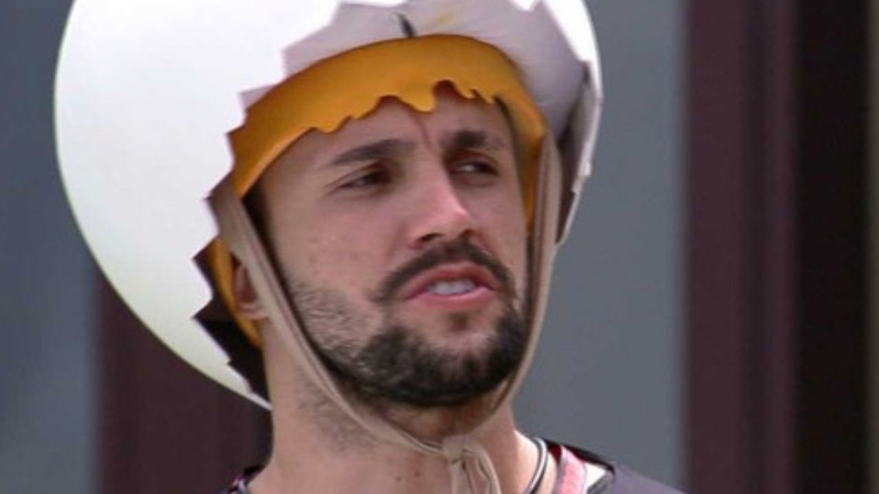 BBB21: Revoltado, Arthur dispara contra brother após ser isolado na casa: “Age por conveniência”