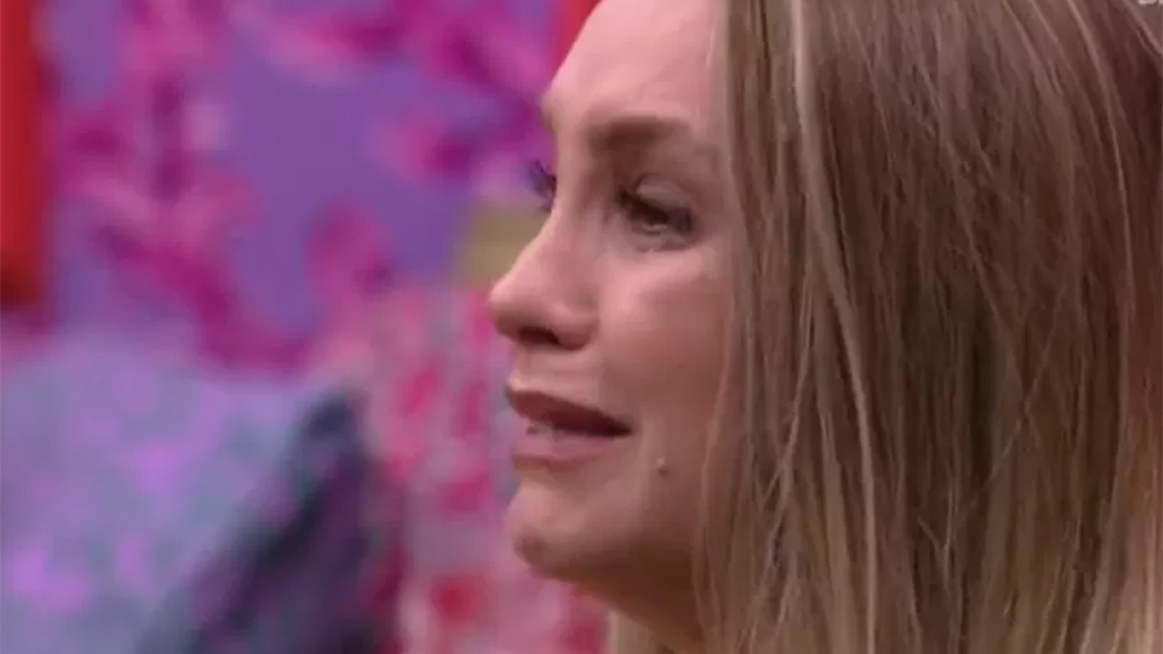 BBB21: Carla Diaz tem crise de choro e revela mágoa profunda com sister: “Fui tratada como lixo”