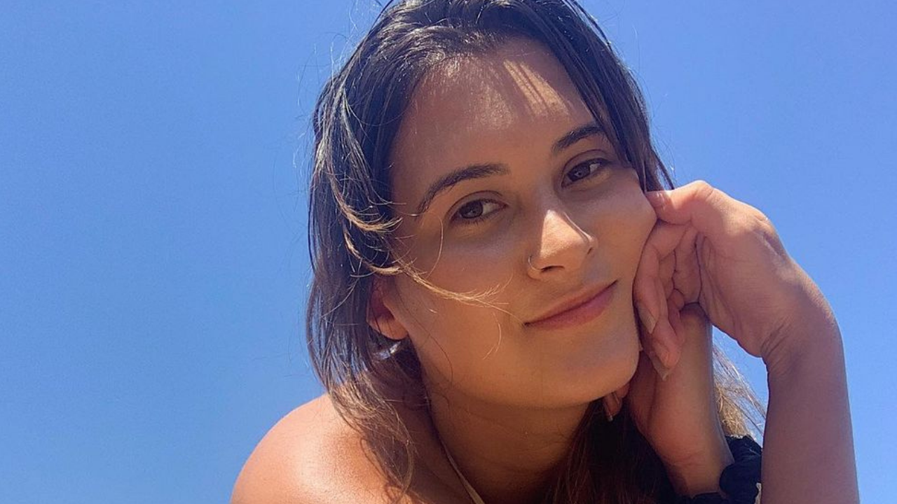 Filha gata de Fátima Bernardes doura o corpão ao sol e bumbum fica em evidência: “Perfeição define”