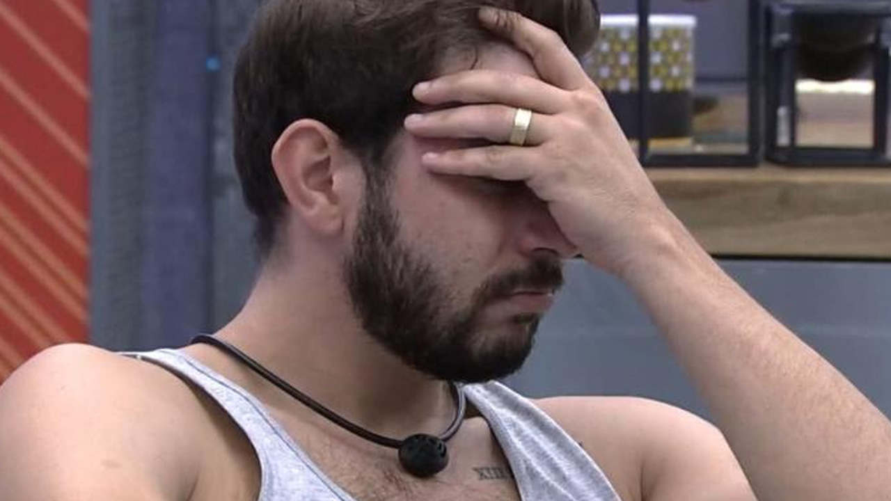 BBB21: Caio desabafa com Rodolffo e estado mental preocupa fãs: “Não tô bem”