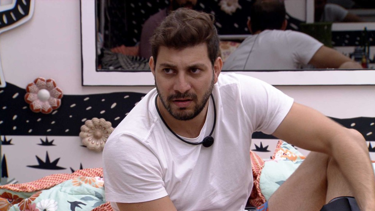 BBB21: Caio diz que Carla Diaz está fazendo teatro: ”Não vai armar pra cima de mim”