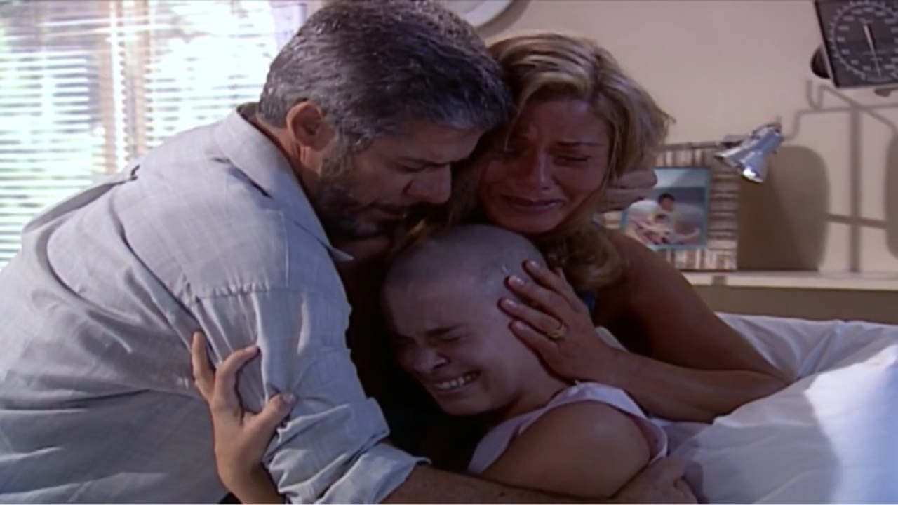 Laços de Família: Camila cai no choro ao descobrir que é filha de Pedro