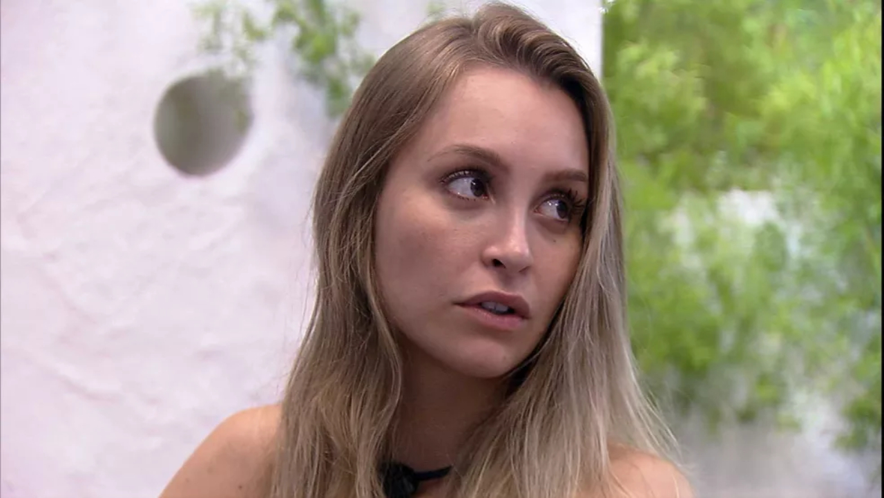 BBB21: Carla Diaz diz que confinados estão fazendo média por medo: ”C* na mão”
