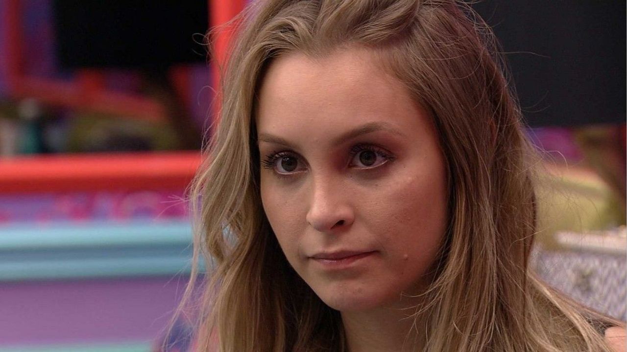 BBB21: Equipe de Carla Diaz detona relacionamento com Arthur e questiona críticas à atriz: “Mulher sempre é alvo”