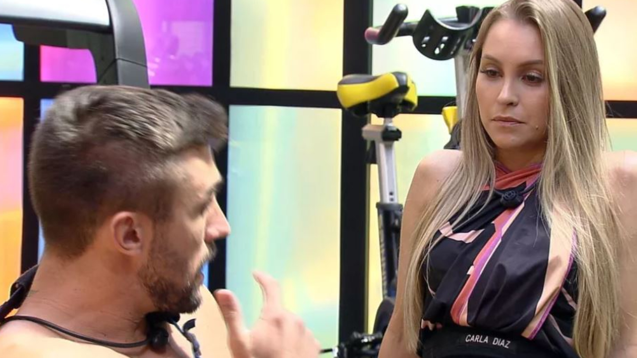 BBB21: Reta final? Carla Diaz e Arthur discutem futuro do romance: ”Achei desnecessário”