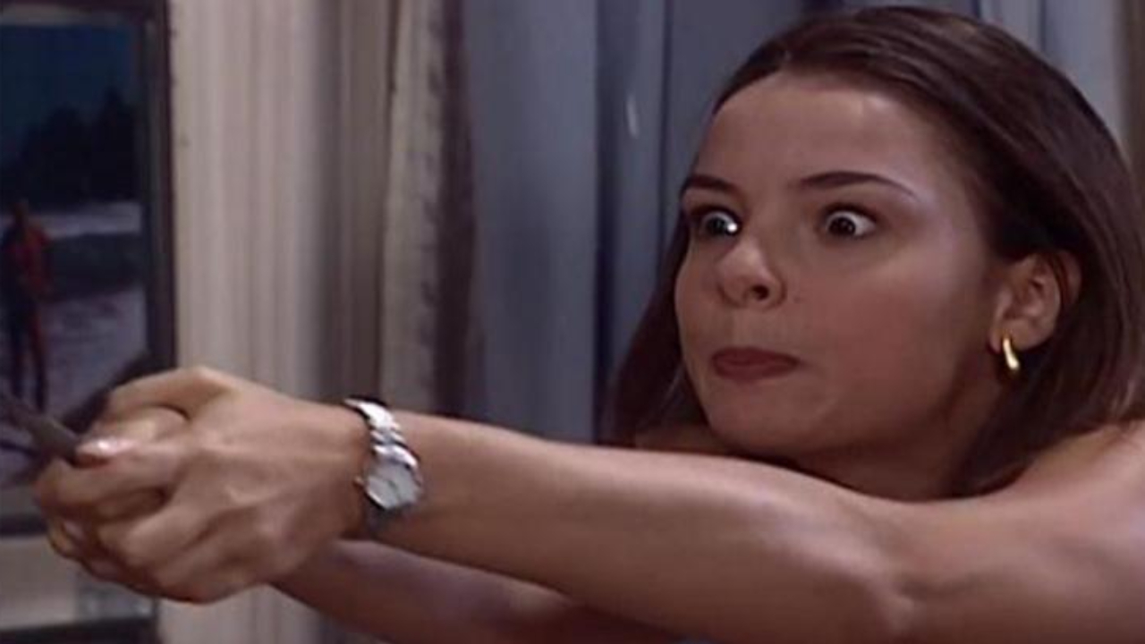 Laços de Família: Clara arma tocaia para Fred e o ataca a facadas