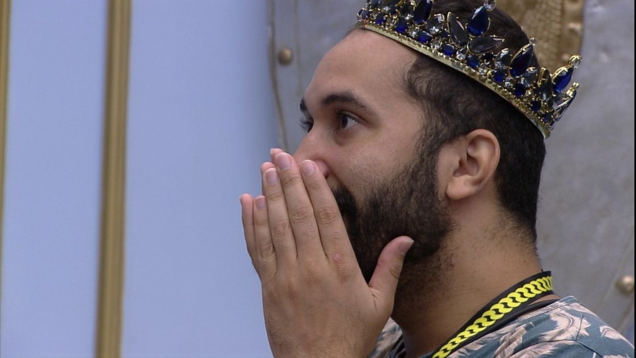 BBB21: Gilberto define tema da festa do líder e pedido inusitado rouba a cena: “Pão com mortadela”