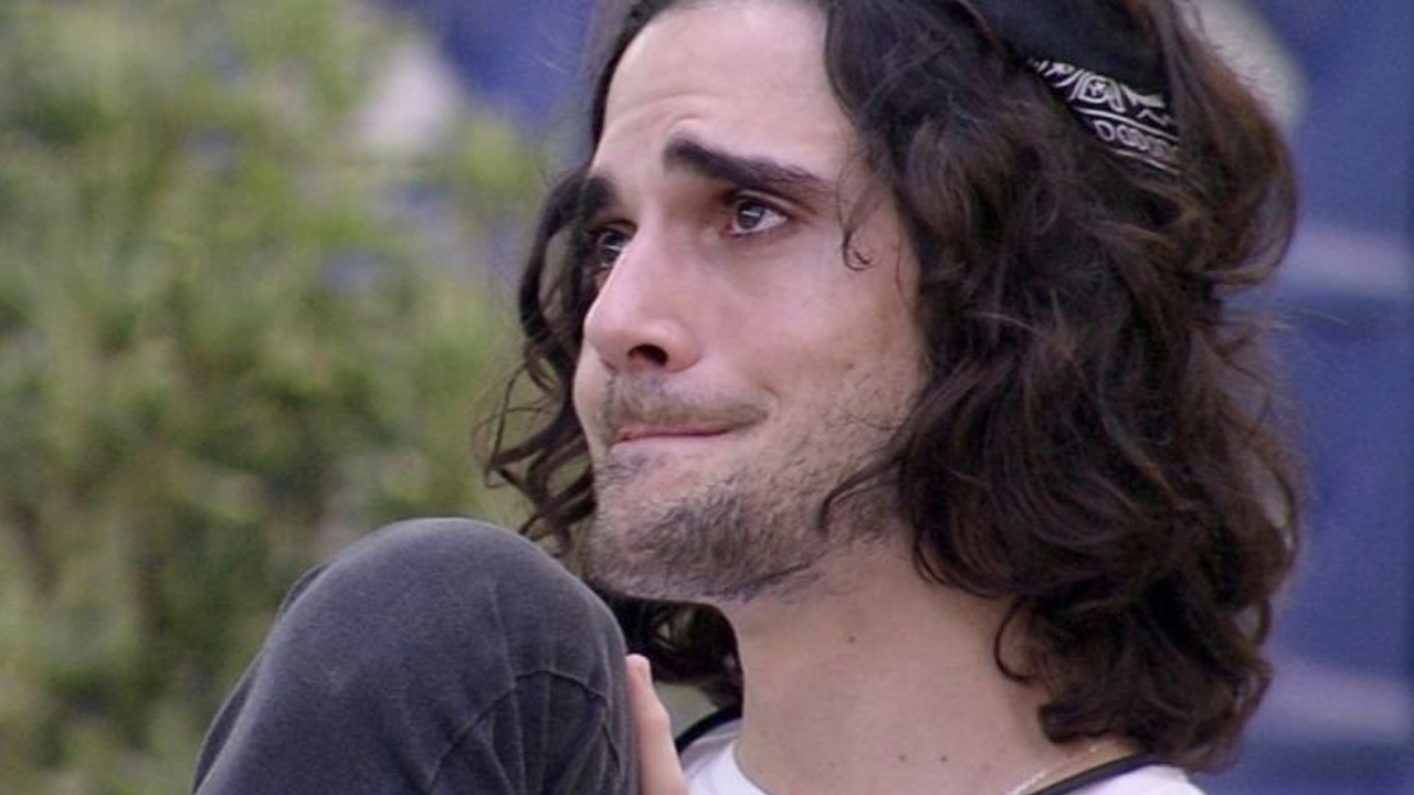 BBB21: Mais um! Fiuk acredita que fraturou o pé em acidente na Prova do Líder: “Deu m**da”