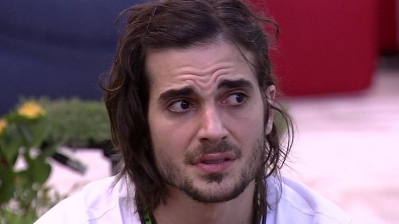 BBB21: Irritado, Fiuk esbraveja pela casa após receber receber uma “banana”: “Não ficar forçando a amizade