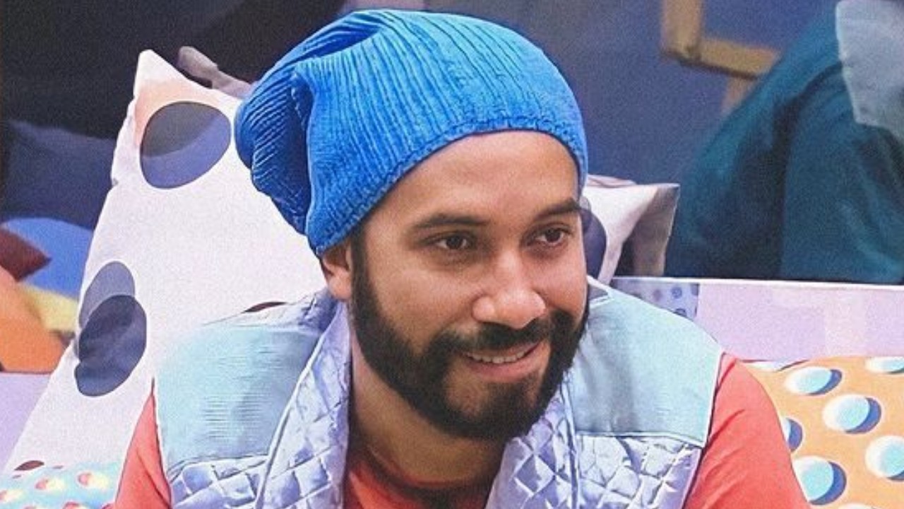 BBB21: Sem pestanejar, Gilberto revela que é afim de brother: “Lindo com aquela cueca branca”