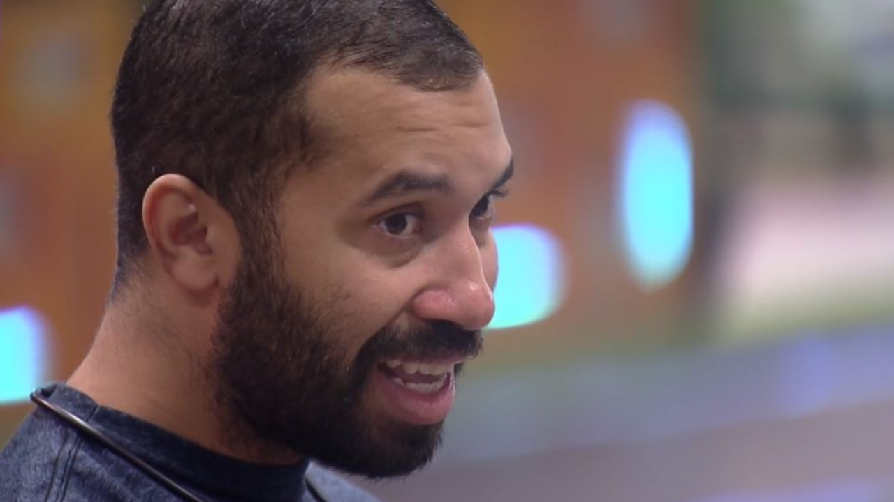BBB21: Gilberto chama sister de ‘planta’ na cara e dribla climão: ”Tá acordando pro jogo”
