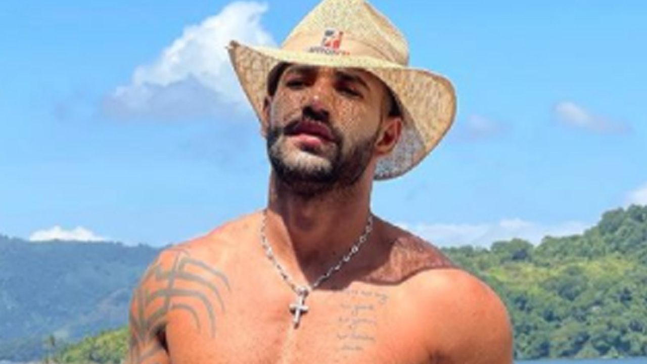 Só de sunga, Gusttavo Lima marca corpo musculoso e veias saltam: “Zoom foi automático”