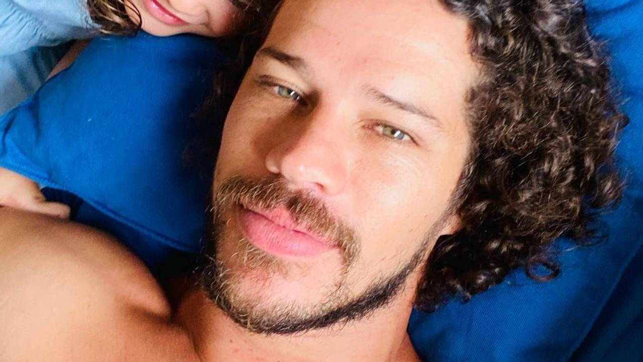 Separados há 2 anos, José Loreto faz homenagem concisa a Débora Nascimento: “Importante na minha vida”
