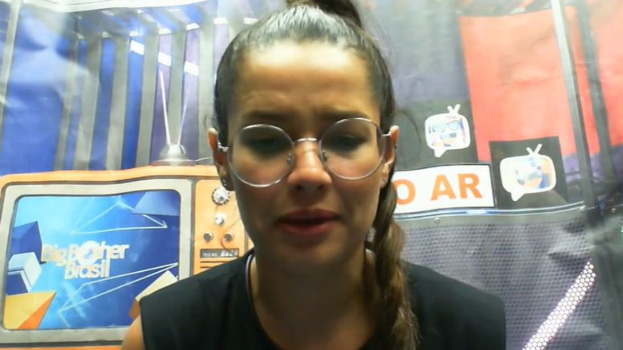 BBB21: Abatida, Juliette já se conforma com indicação ao Paredão e faz pedido: ”Não soltem minha mão”