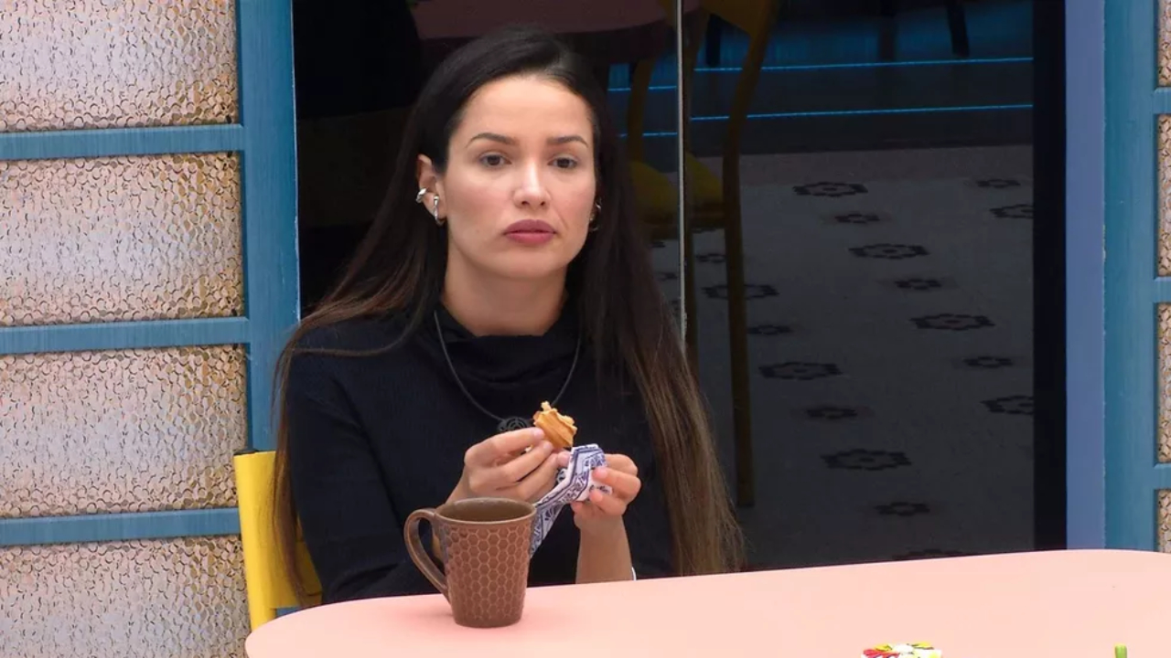 BBB21: Juliette desabafa com colegas de confinamento: ”Afastada até dos mais próximos”