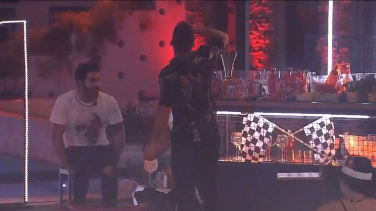 BBB21: Como assim? Arthur exagera e ‘bebe’ cinzas de cigarro de Rodolffo e Caio: “Tô muito louco”
