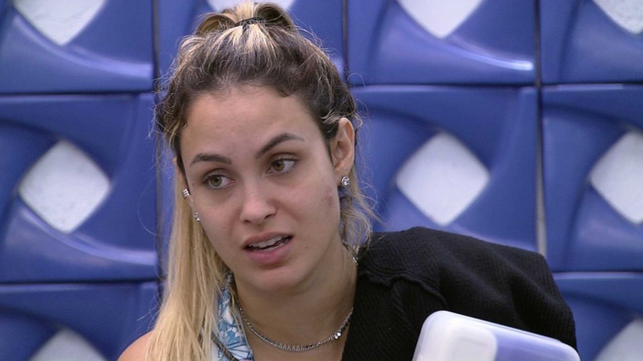 BBB21: Sarah conta segredo da seleção para o programa e leva bronca da produção: “Não pode falar disso”