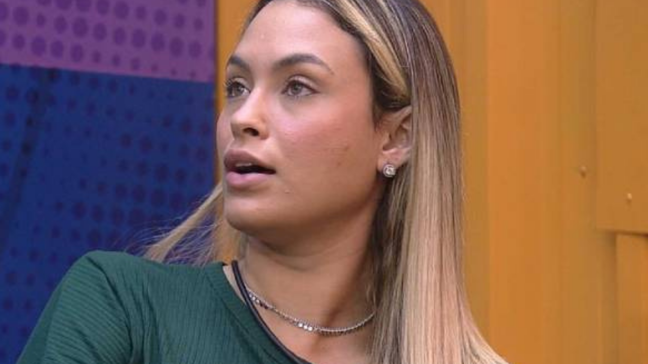 BBB21: Mãe de Sarah desabafa sobre postura da filha dentro da casa: “Rezo todo instante para não falar merd*”
