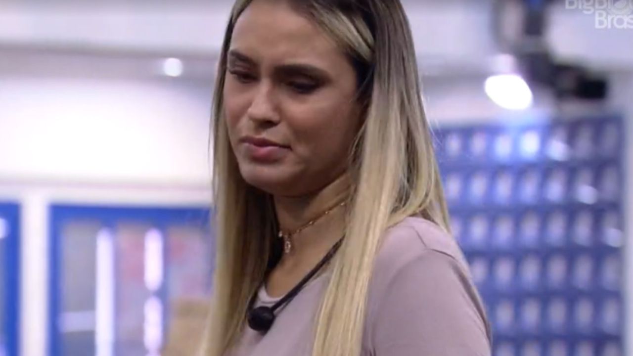 BBB21: Cancelada! Sarah declara apoio a Bolsonaro e público pede eliminação da sister: “Vai com Deus”