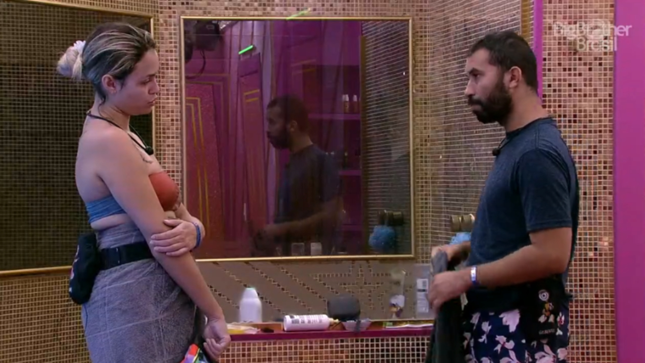 BBB21: Gilberto teme ter se tornado vilão e desabafa com Sarah: ”A gente está maléfico?”