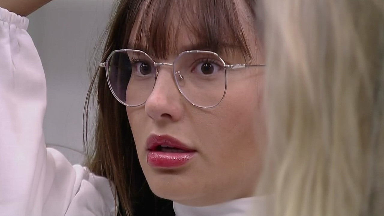 BBB21: Thaís fica em choque após receber mensagem do ex-namorado: “Recado foi dado”
