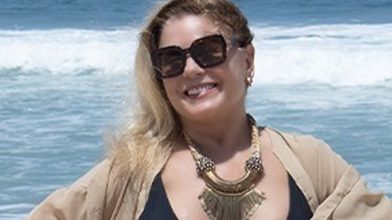Aos 69 anos, Vera Fischer mostra corpo perfeito de maiô justinho na praia: “Deusa grega”
