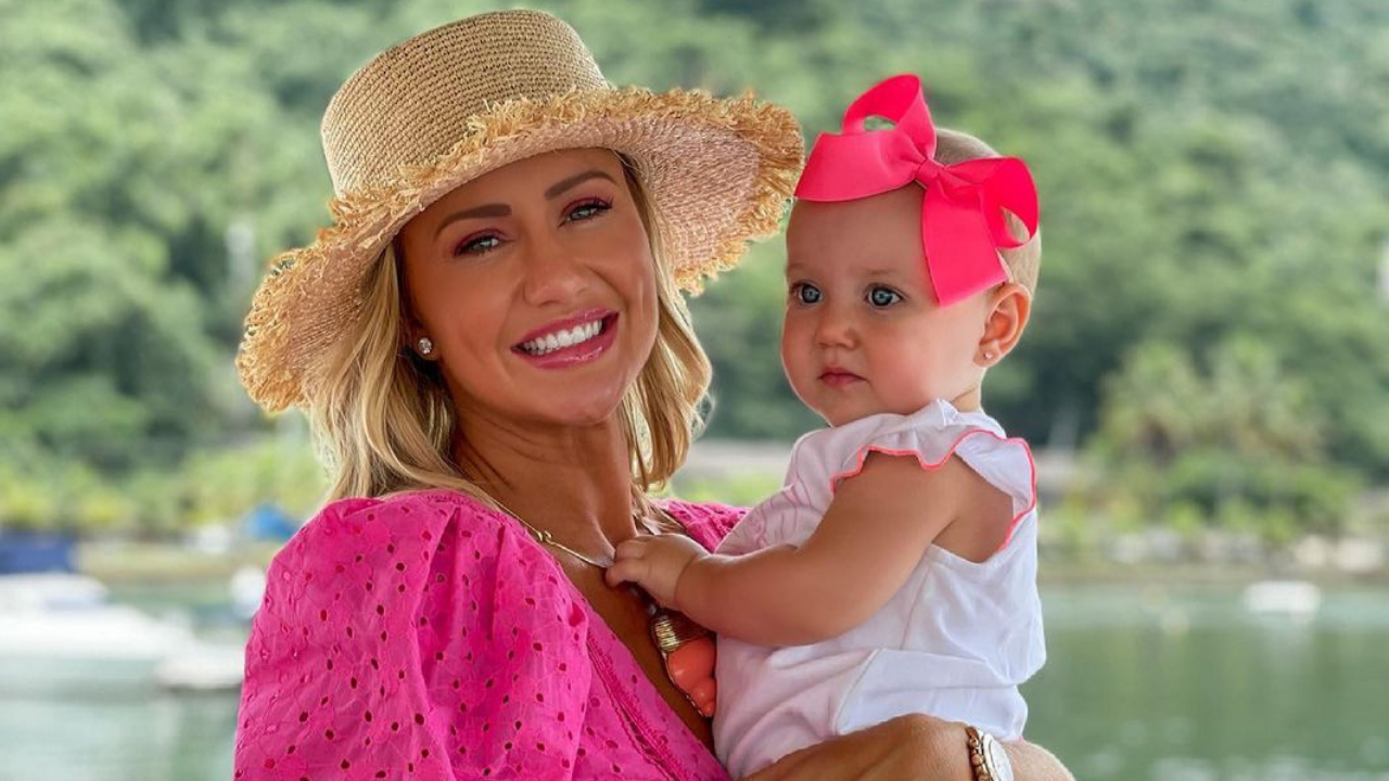 Como assim? Ana Paula Siebert decide sortear roupinhas de luxo da filha, Vicky: “Viemos dar um presente”