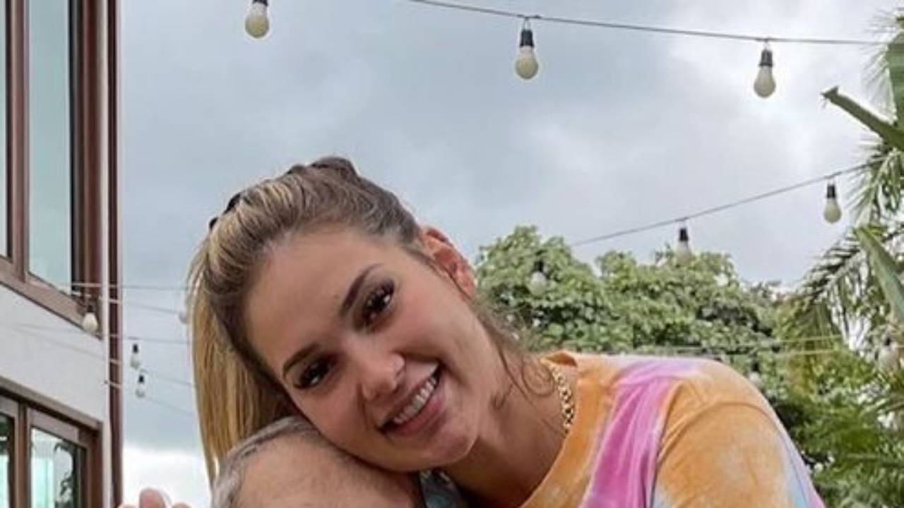 Que fofura! Virginia Fonseca mostra foto raríssima com o pai e surpreende a web: “Amor da minha vida”