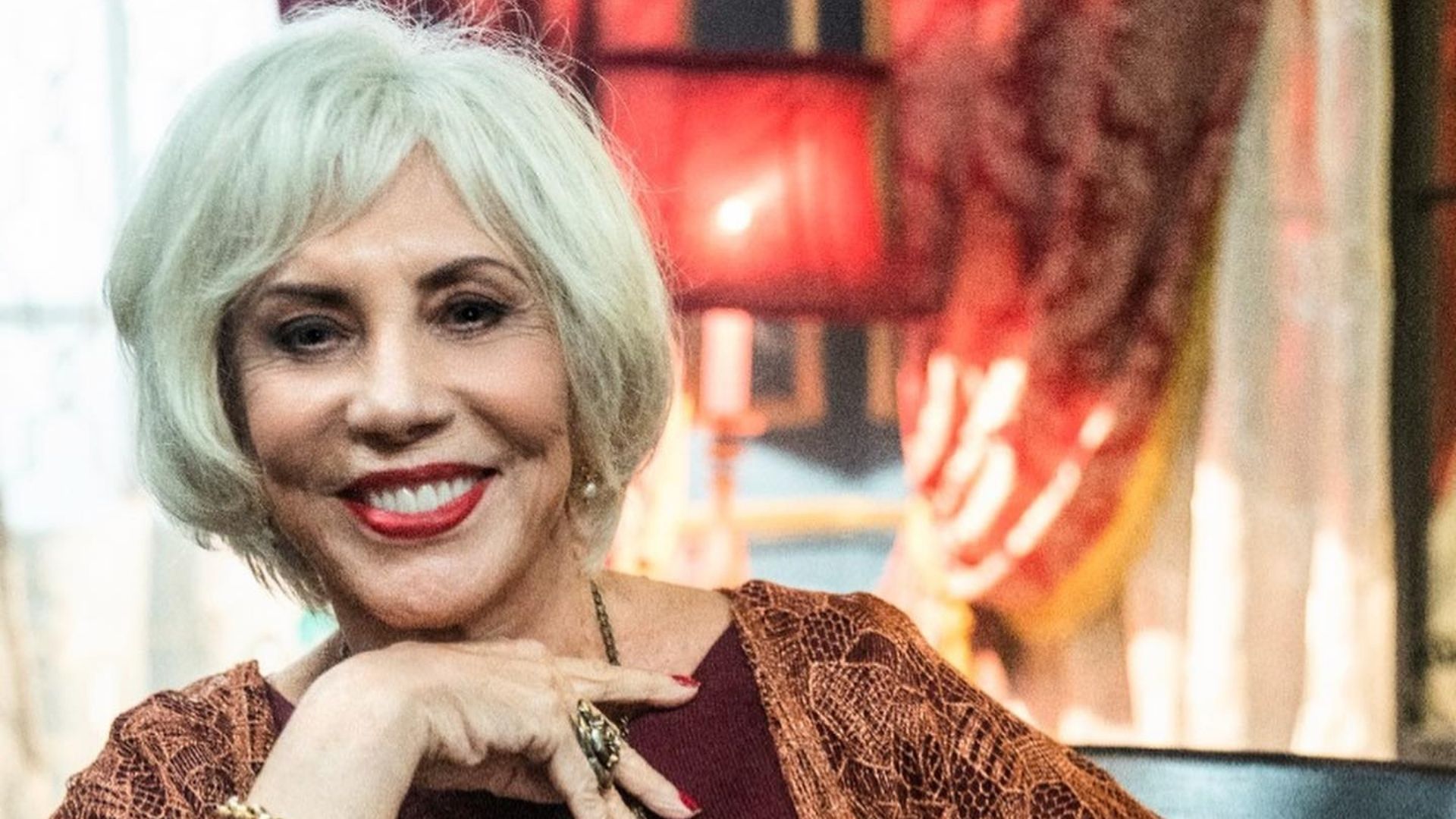 Além da Ilusão: Arlete Salles torra fortuna do marido e busca diversão com novinhos