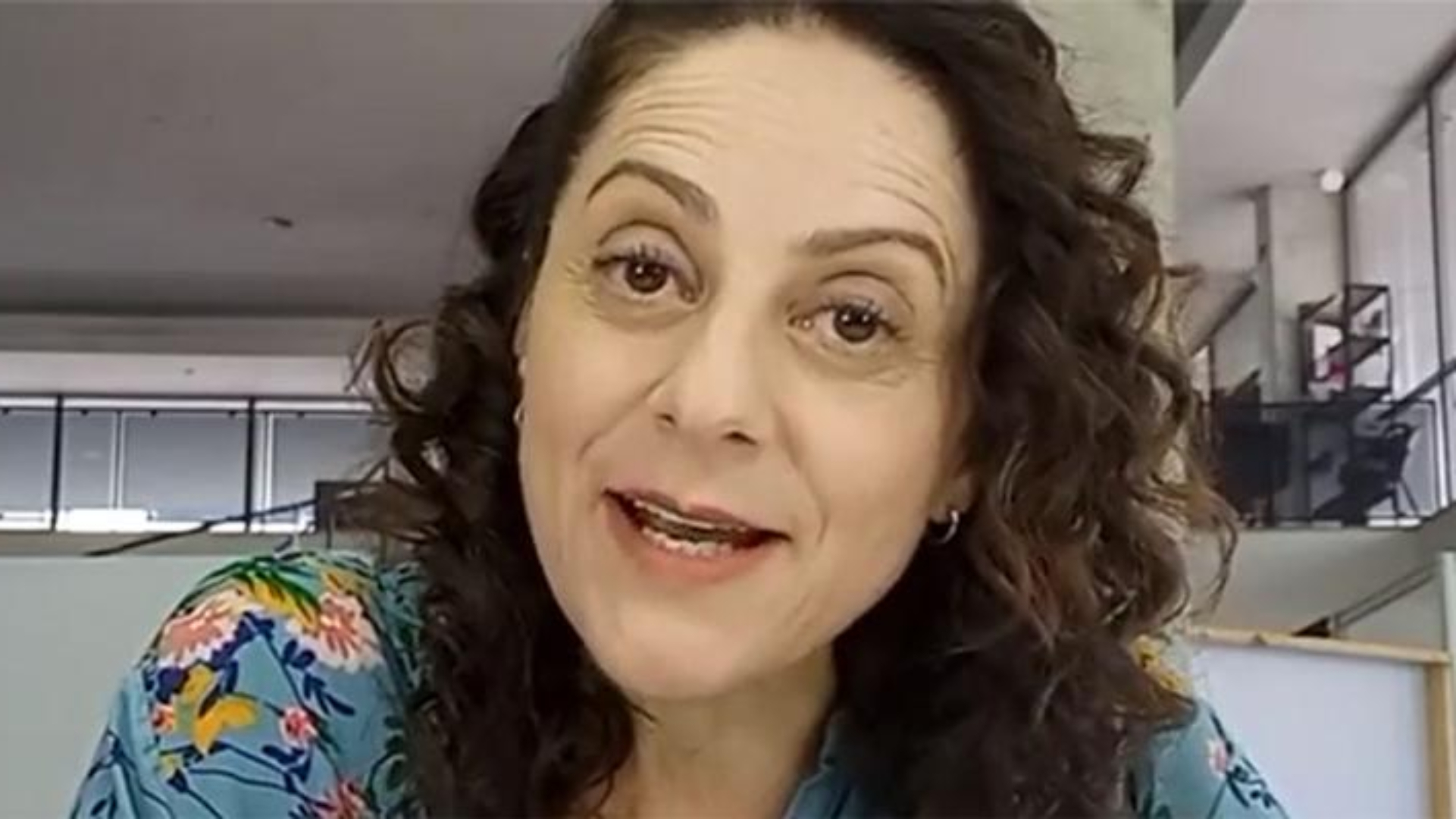 Atriz da Globo, Josie Antello emociona ao anunciar morte do marido: “Tristeza”
