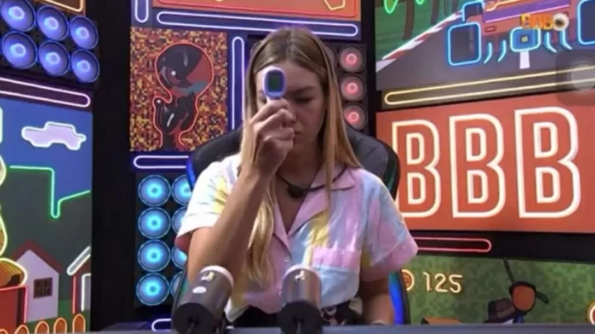 BBB22: Temperatura de Bárbara ao usar termômetro preocupa fãs: “Pode isso?”