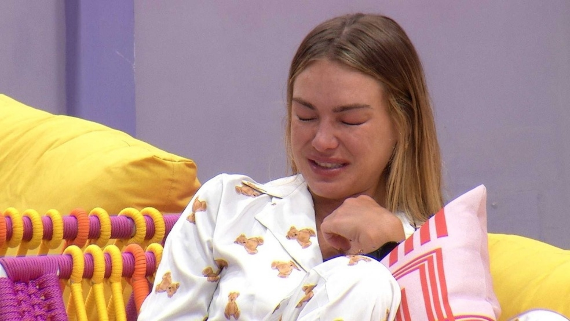 BBB22: Bárbara chora com medo da repercussão de suas patadas: “Não sou só isso”