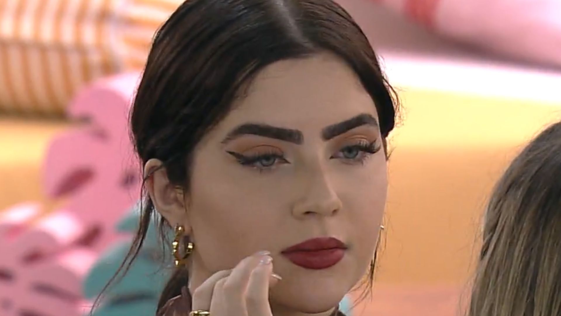 BBB22: Criteriosa, Jade Picon diz que vai escolher bem quem for beijar: “Pensando”