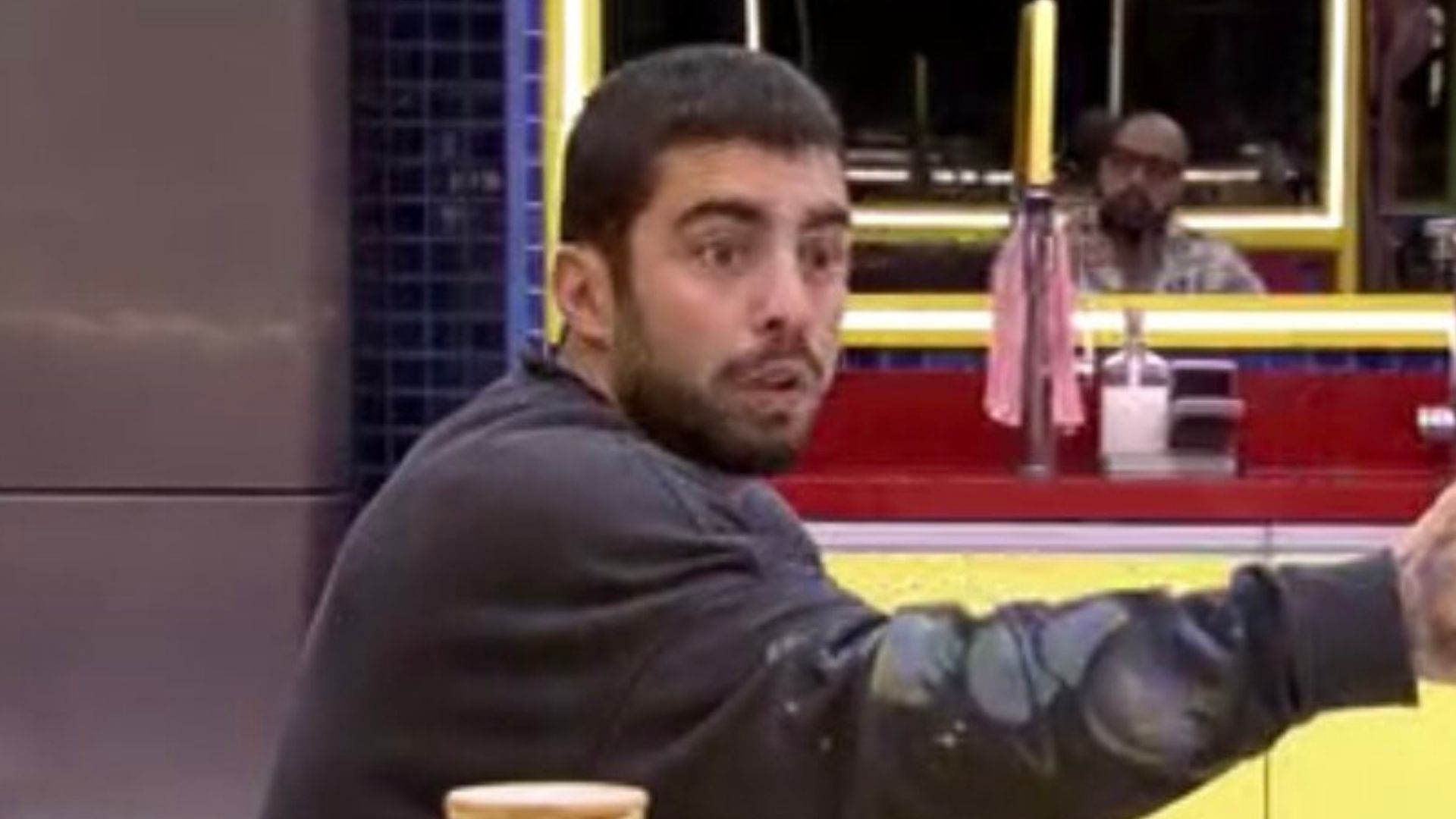 BBB22: Pedro Scooby se exalta em discussão e grita: “Quer bater de frente”