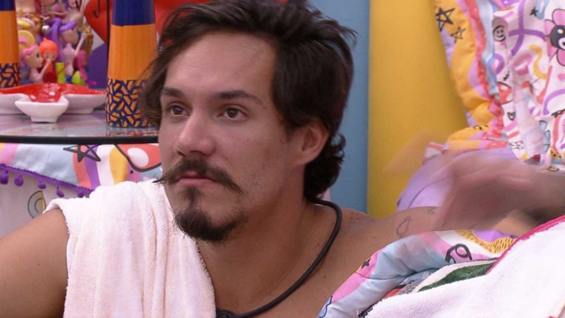 BBB22: Eliezer conta que gastou R$ 15 mil em harmonização facial; veja antes e depois