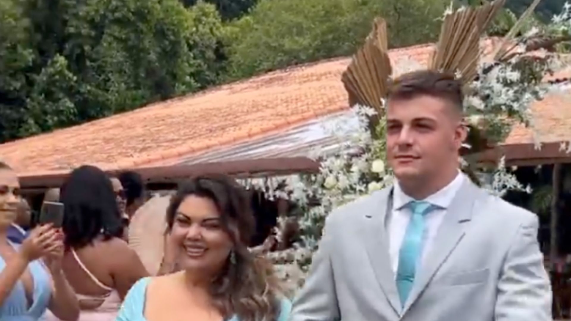 Poderosa! Fabiana Karla rouba a cena como madrinha no casamento de Jojo Todynho