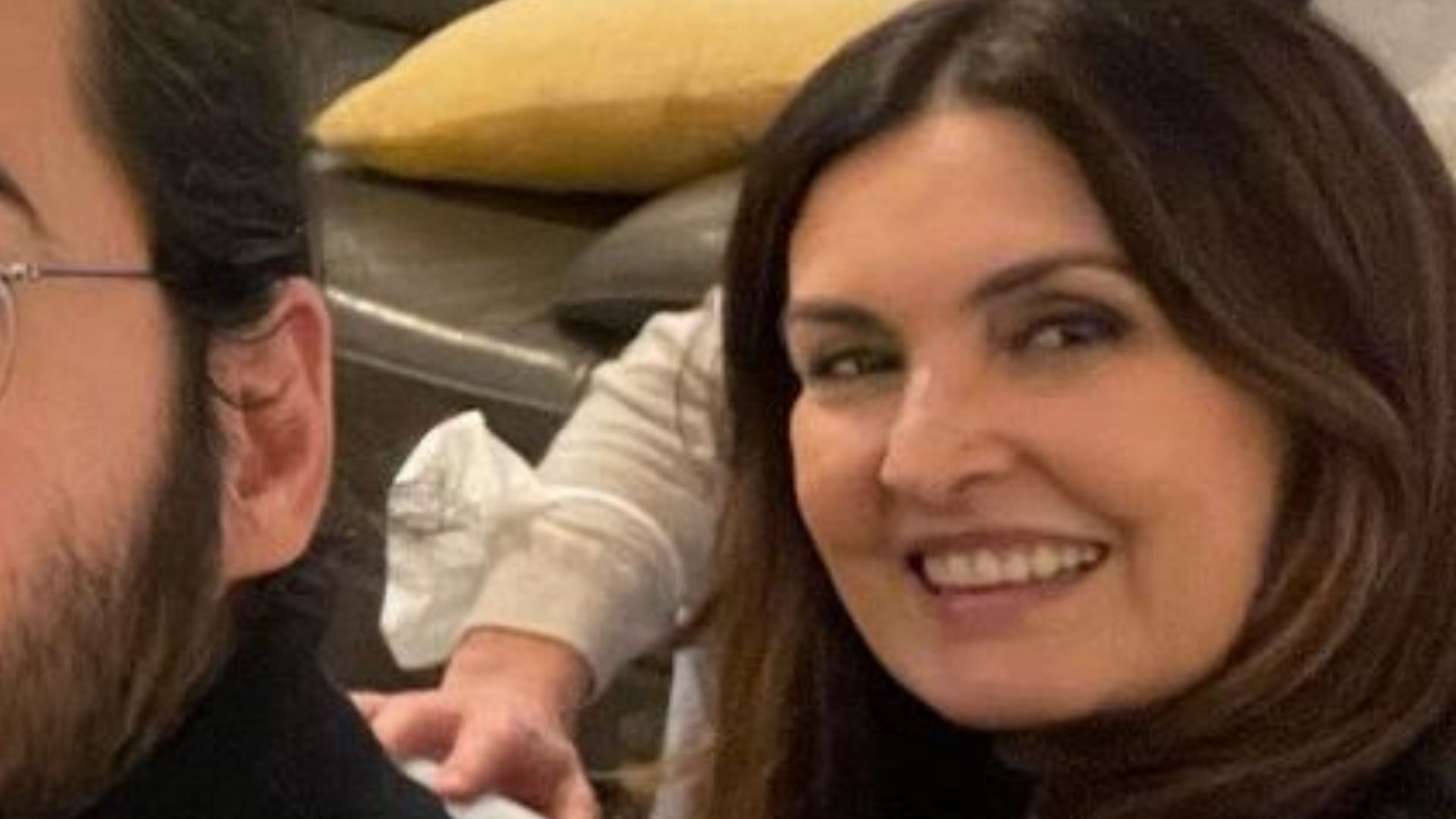 Fátima Bernardes se emociona ao reencontrar filho e comemora em Paris: “Bom demais”