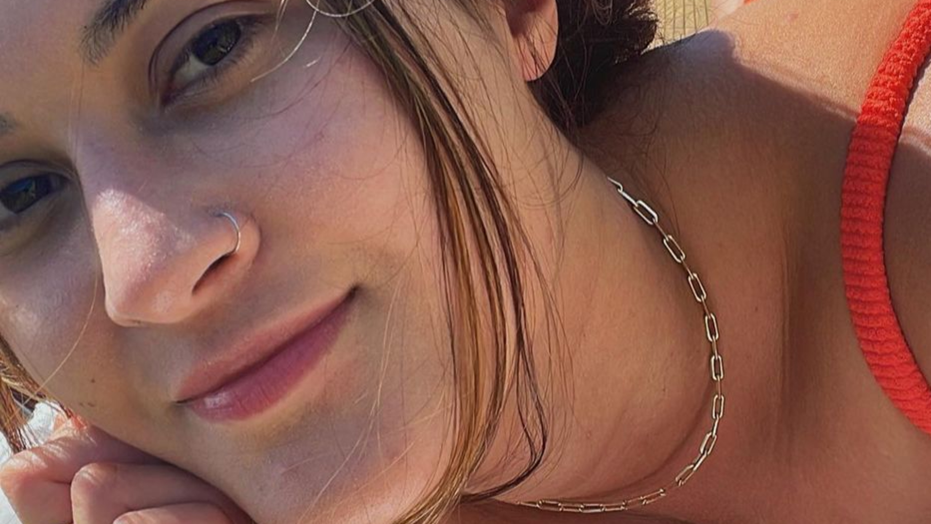 Filha gata de Fátima Bernardes empina bumbum em clique de biquíni: “Maravilhosa”
