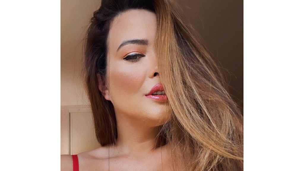 Geisy Arruda evidencia seios fartos em decote generoso e fãs babam: “Gostosa”