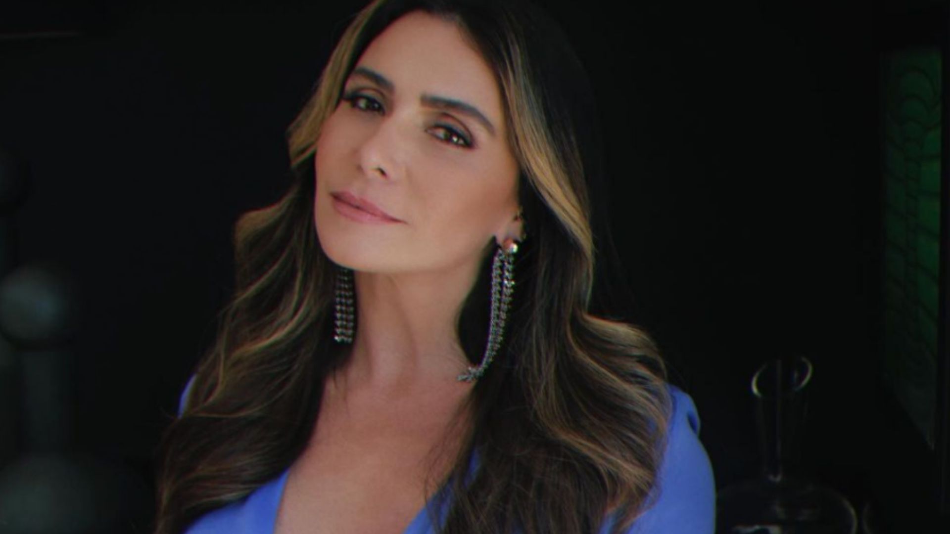 Aos 45 anos, Giovanna Antonelli posa de top de amarrar sem sutiã: “Diva”