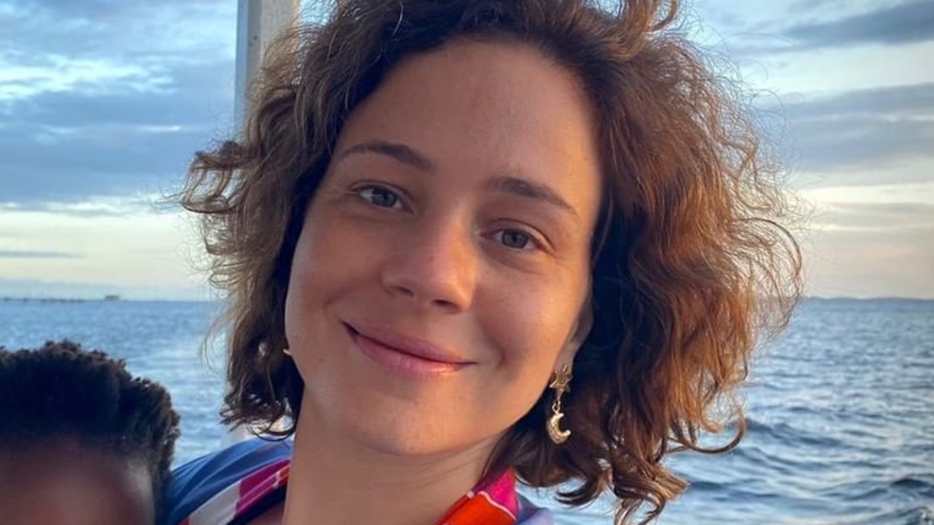 Leandra Leal posa de biquíni e faz rara aparição com a filha: “Princesas”