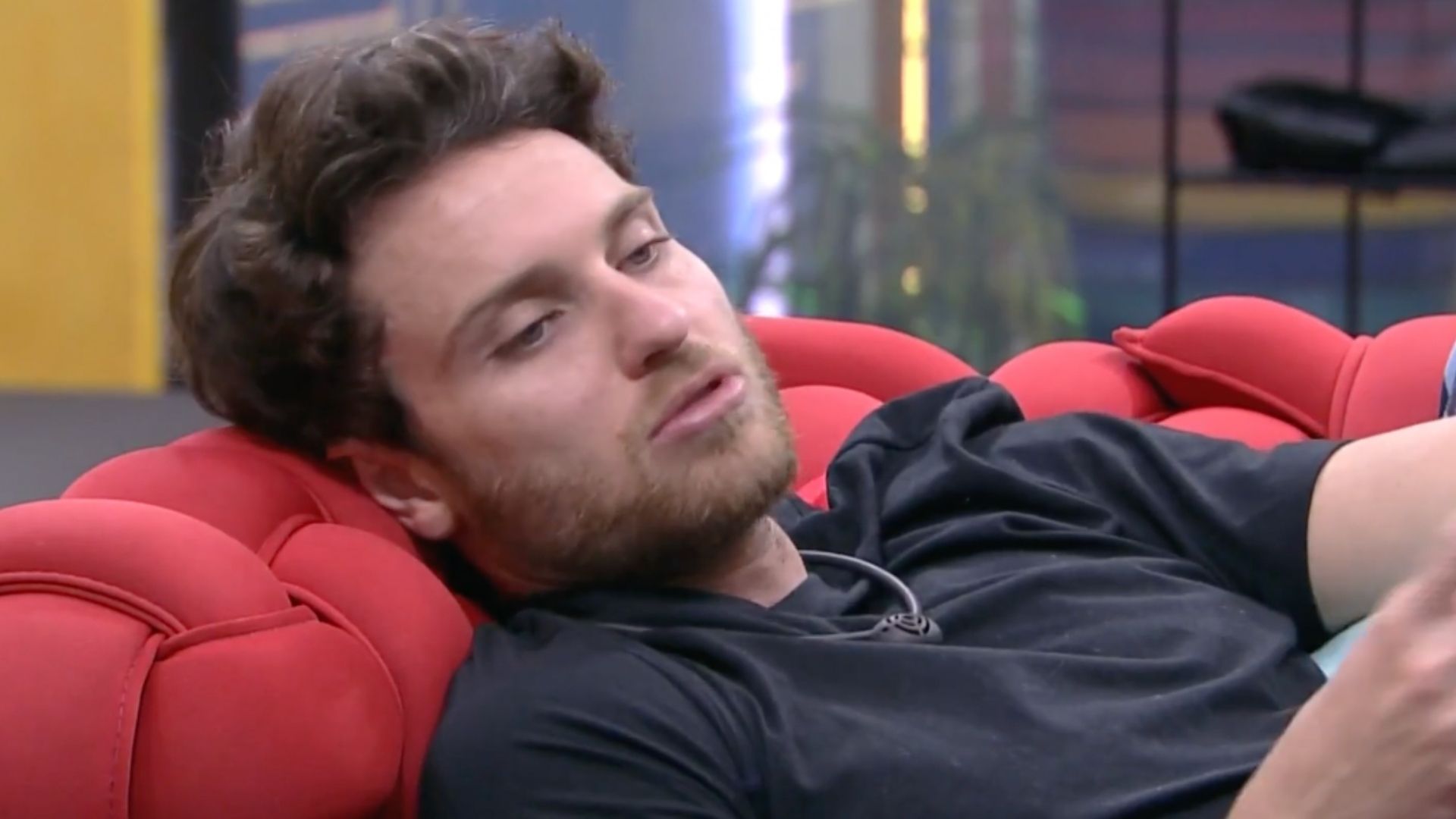 BBB22: Lucas coloca as manguinhas de fora e detona sister: “Quer chamar a atenção”