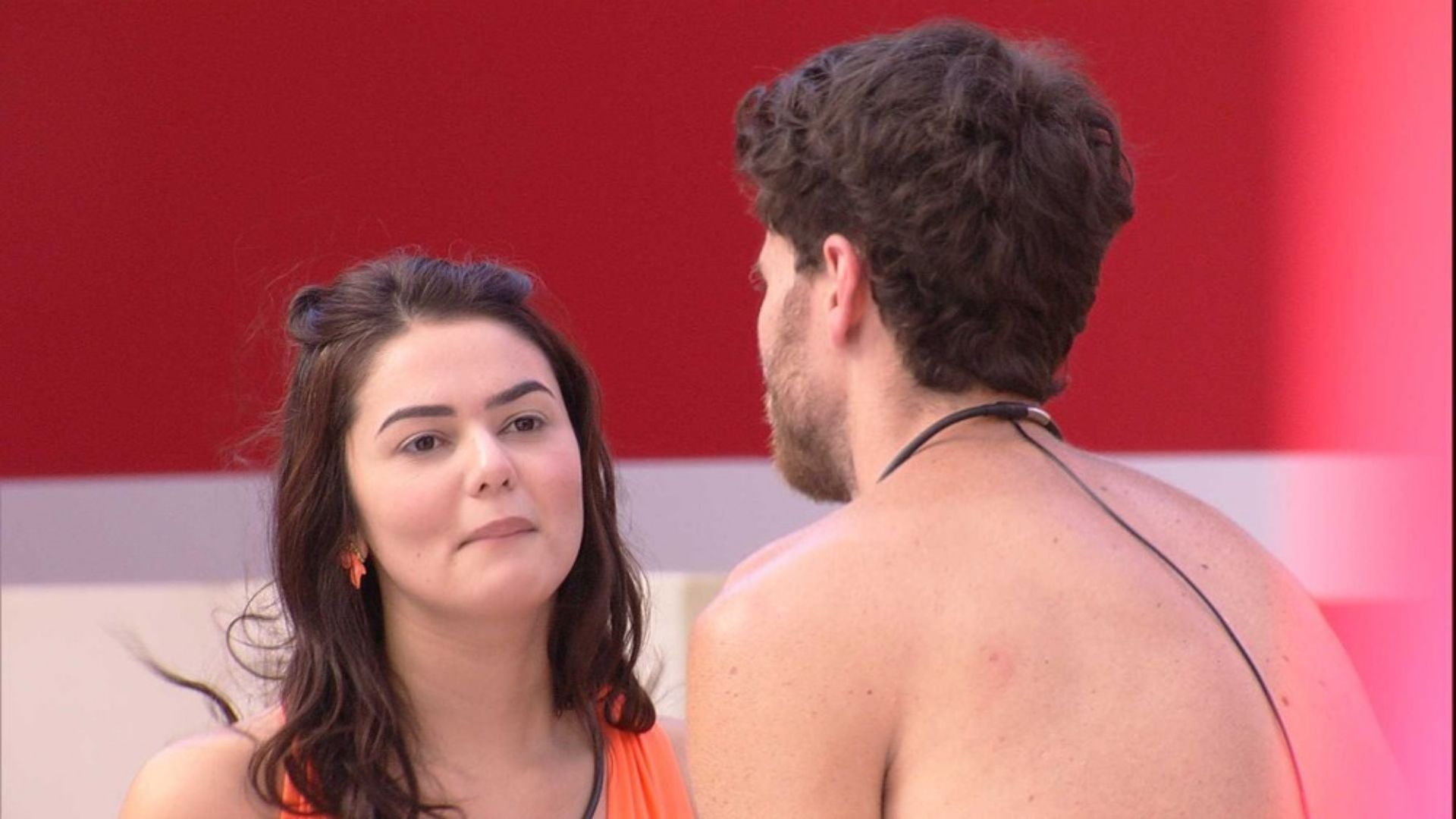 BBB22: Brother dá em cima de Eslovênia na cara dura: “Você me leva e eu te seguro”