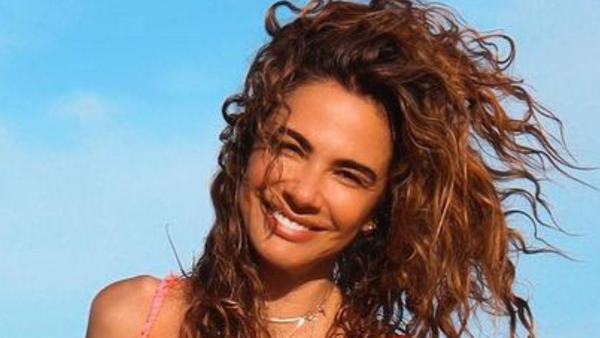 Aos 52 anos, Luciana Gimenez sensualiza de biquíni transparente: “Absurda”